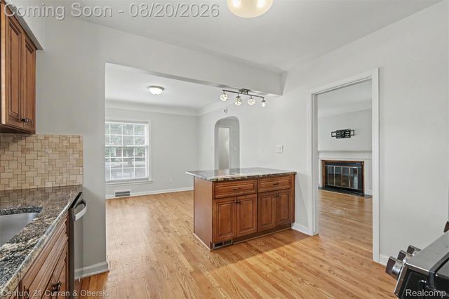 2100 Lancaster Street, Grosse Pointe Woods, MI 48236
