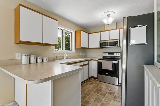 246 Hunts Neck RD, Poquoson, VA 23662