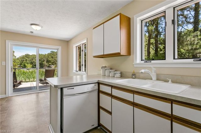 246 Hunts Neck RD, Poquoson, VA 23662