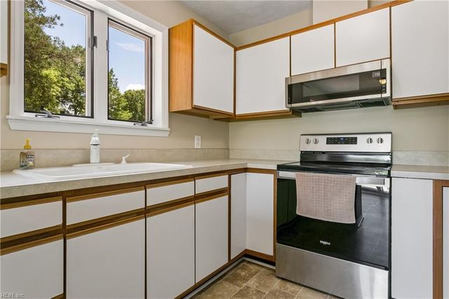 246 Hunts Neck RD, Poquoson, VA 23662