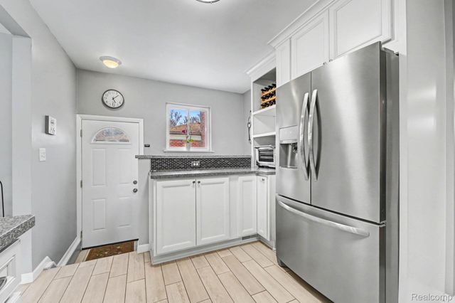 5135 Sudbury Drive, Warren, MI 48092