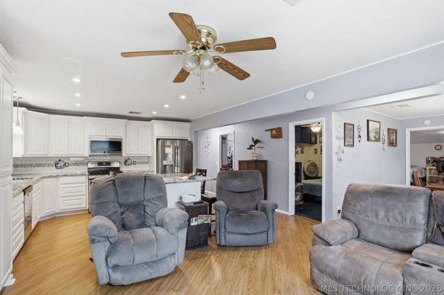 4104 Shay Road, Kingston, OK 73439