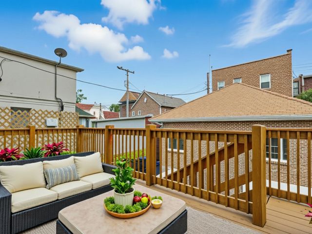 2426 S Bell Avenue, Chicago, IL 60608