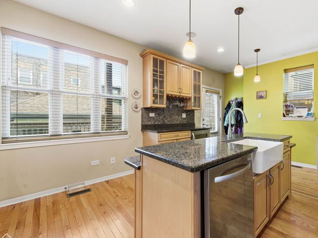 2426 S Bell Avenue, Chicago, IL 60608