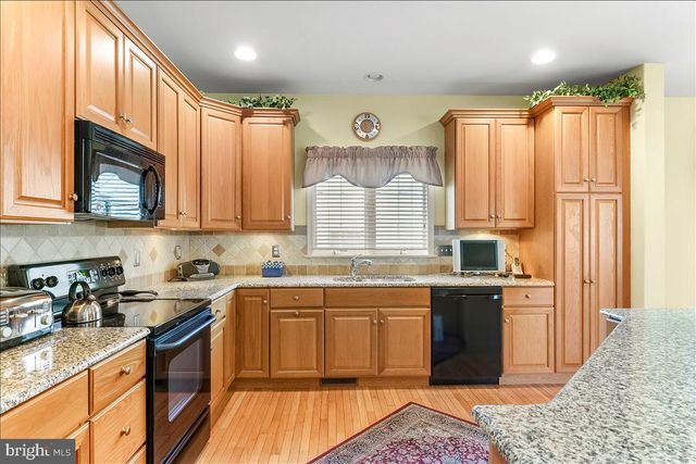 4 N HENLEY DR, Avondale, PA 19311
