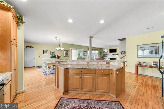4 N HENLEY DR, Avondale, PA 19311