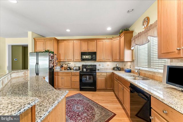 4 N HENLEY DR, Avondale, PA 19311
