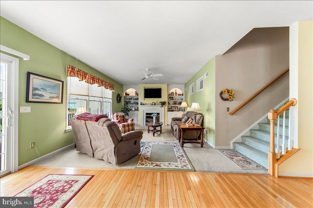 4 N HENLEY DR, Avondale, PA 19311