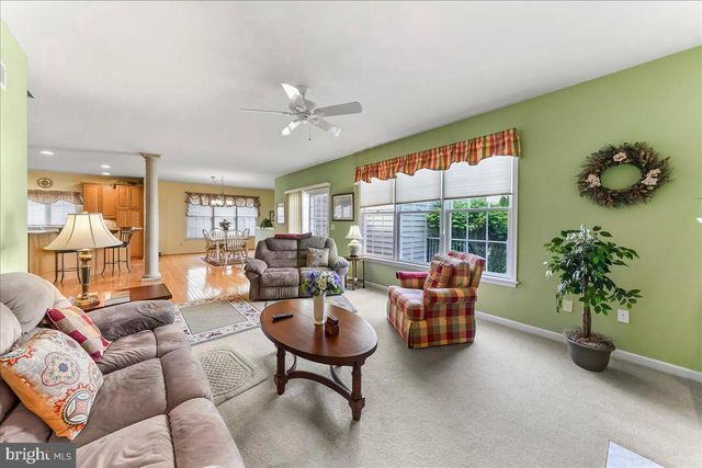 4 N HENLEY DR, Avondale, PA 19311