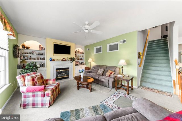4 N HENLEY DR, Avondale, PA 19311