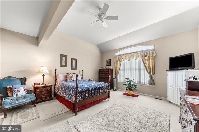 4 N HENLEY DR, Avondale, PA 19311