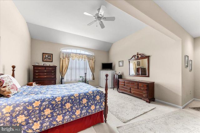 4 N HENLEY DR, Avondale, PA 19311