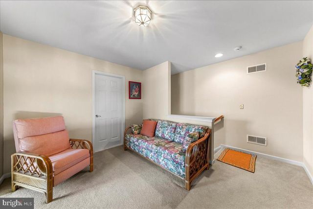 4 N HENLEY DR, Avondale, PA 19311