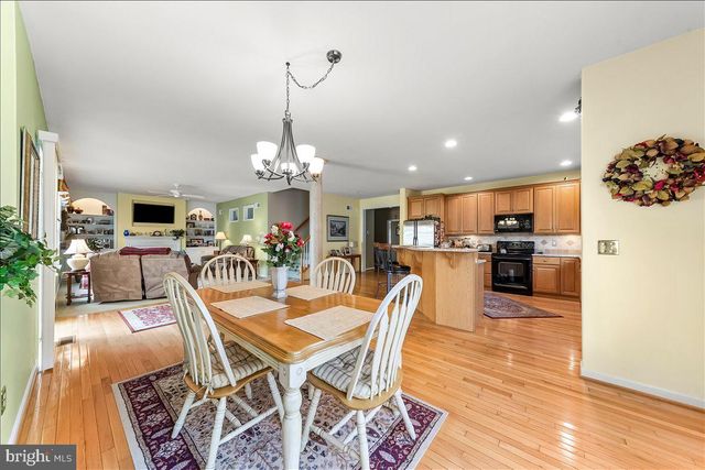 4 N HENLEY DR, Avondale, PA 19311