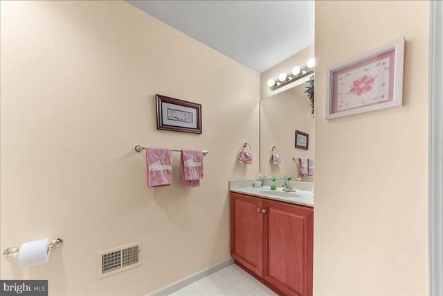 4 N HENLEY DR, Avondale, PA 19311
