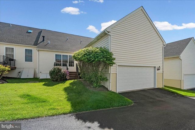 4 N HENLEY DR, Avondale, PA 19311