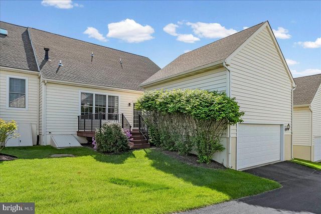4 N HENLEY DR, Avondale, PA 19311