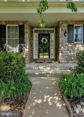 4 N HENLEY DR, Avondale, PA 19311