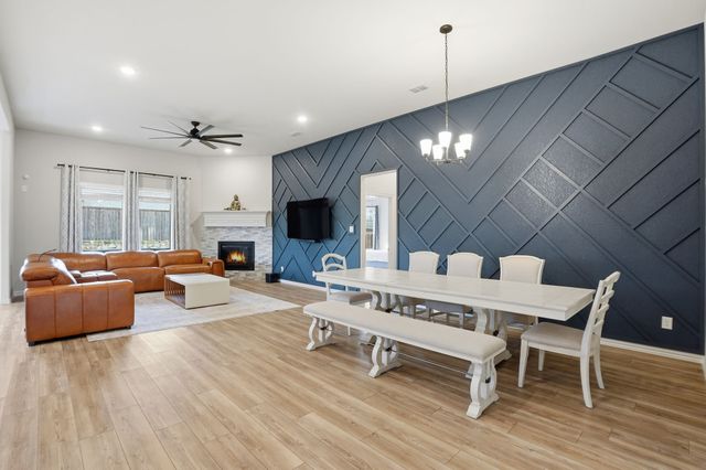 10037 Lakemont Drive, Fort Worth, TX 76131