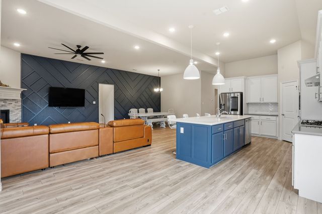 10037 Lakemont Drive, Fort Worth, TX 76131