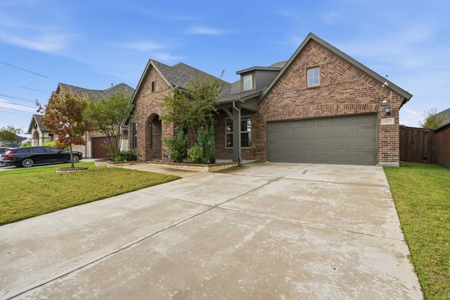 10037 Lakemont Drive, Fort Worth, TX 76131