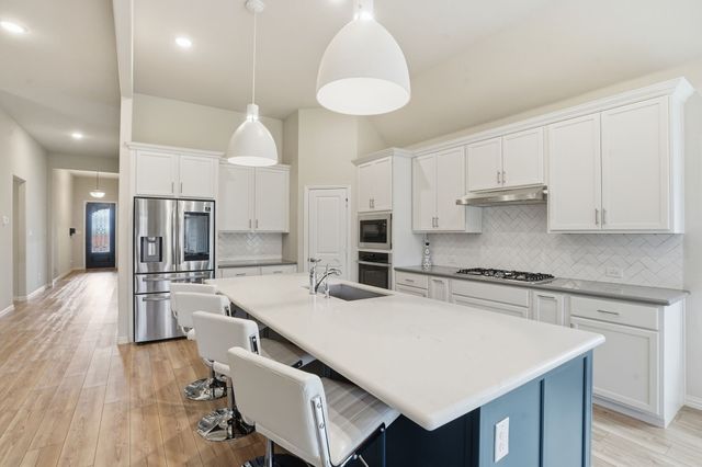 10037 Lakemont Drive, Fort Worth, TX 76131