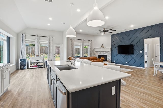 10037 Lakemont Drive, Fort Worth, TX 76131