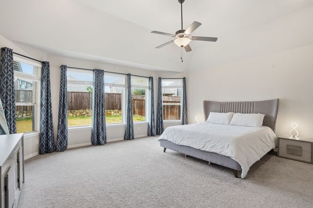 10037 Lakemont Drive, Fort Worth, TX 76131