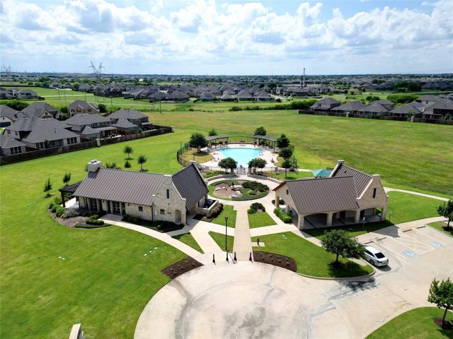 10037 Lakemont Drive, Fort Worth, TX 76131