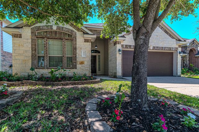 8619 Debbie Terrace Drive, Cypress, TX 77433