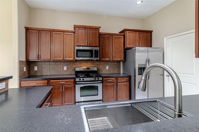 8619 Debbie Terrace Drive, Cypress, TX 77433