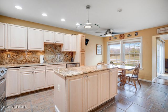 11 Bedfordshire Drive, Monroe, NJ 08831