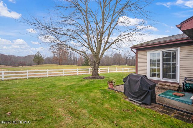 11 Bedfordshire Drive, Monroe, NJ 08831