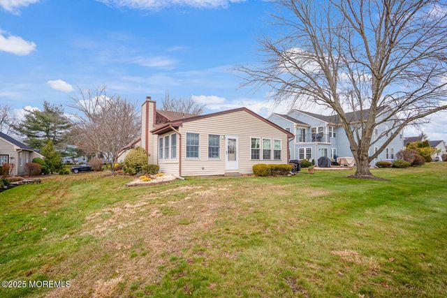 11 Bedfordshire Drive, Monroe, NJ 08831