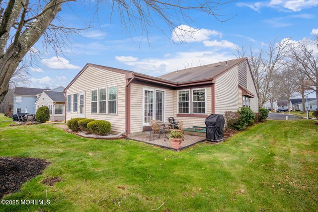 11 Bedfordshire Drive, Monroe, NJ 08831