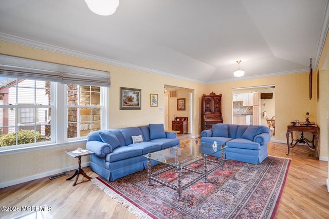 11 Bedfordshire Drive, Monroe, NJ 08831