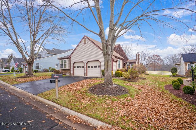 11 Bedfordshire Drive, Monroe, NJ 08831