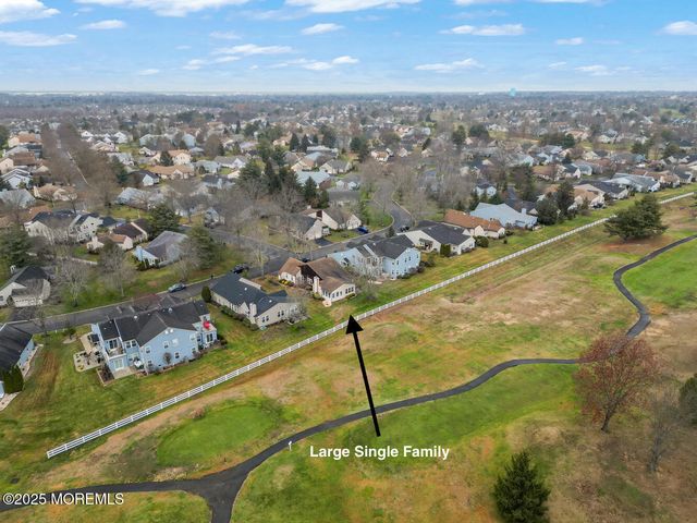 11 Bedfordshire Drive, Monroe, NJ 08831