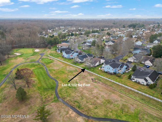 11 Bedfordshire Drive, Monroe, NJ 08831