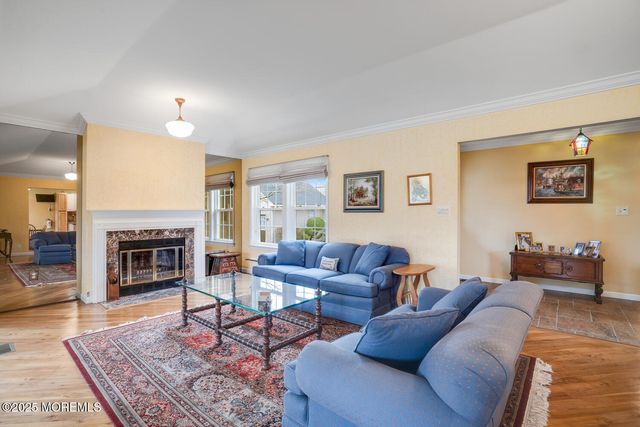 11 Bedfordshire Drive, Monroe, NJ 08831