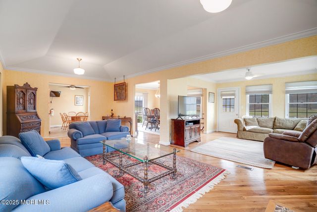 11 Bedfordshire Drive, Monroe, NJ 08831