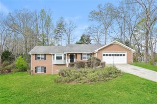 902 Hickory Nut Lane, Lawrenceville, GA 30043