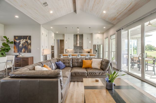 323 Stone Mountain Road, Cresson, TX 76035