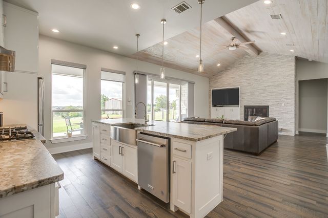 323 Stone Mountain Road, Cresson, TX 76035