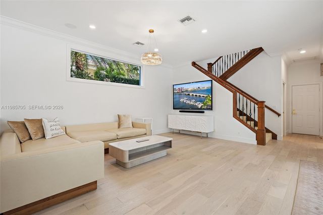 325 Eagle Dr, Jupiter, FL 33477