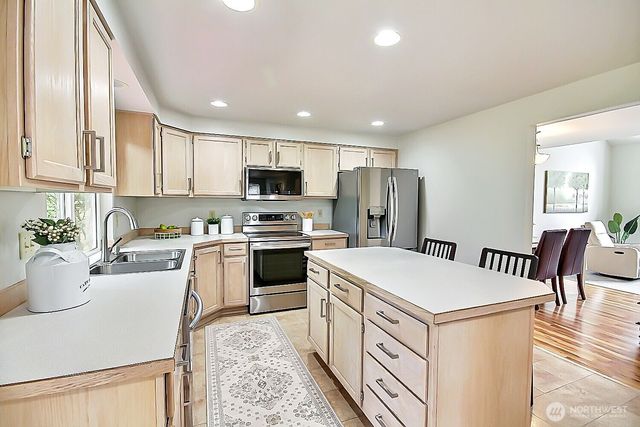 25780 174th Place SE, Covington, WA 98042