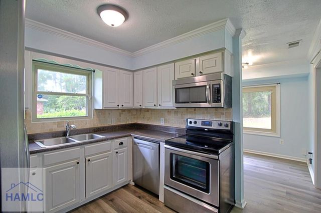 1062 Kelly Drive, Hinesville, GA 31313