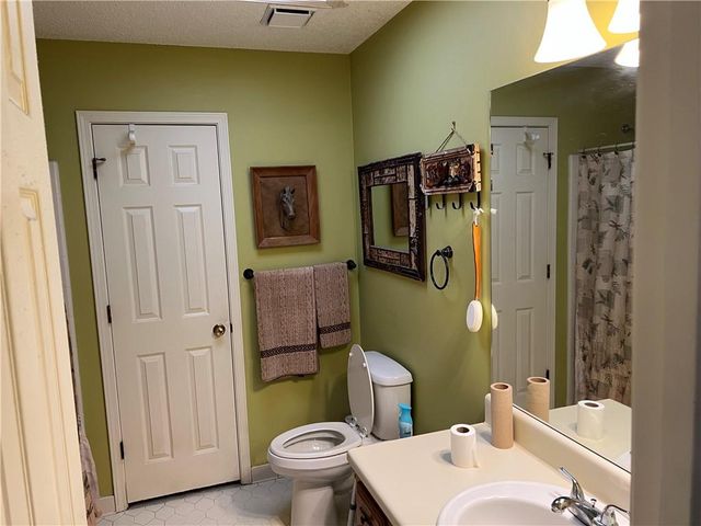 7159 Woodridge Lane, Union City, GA 30291