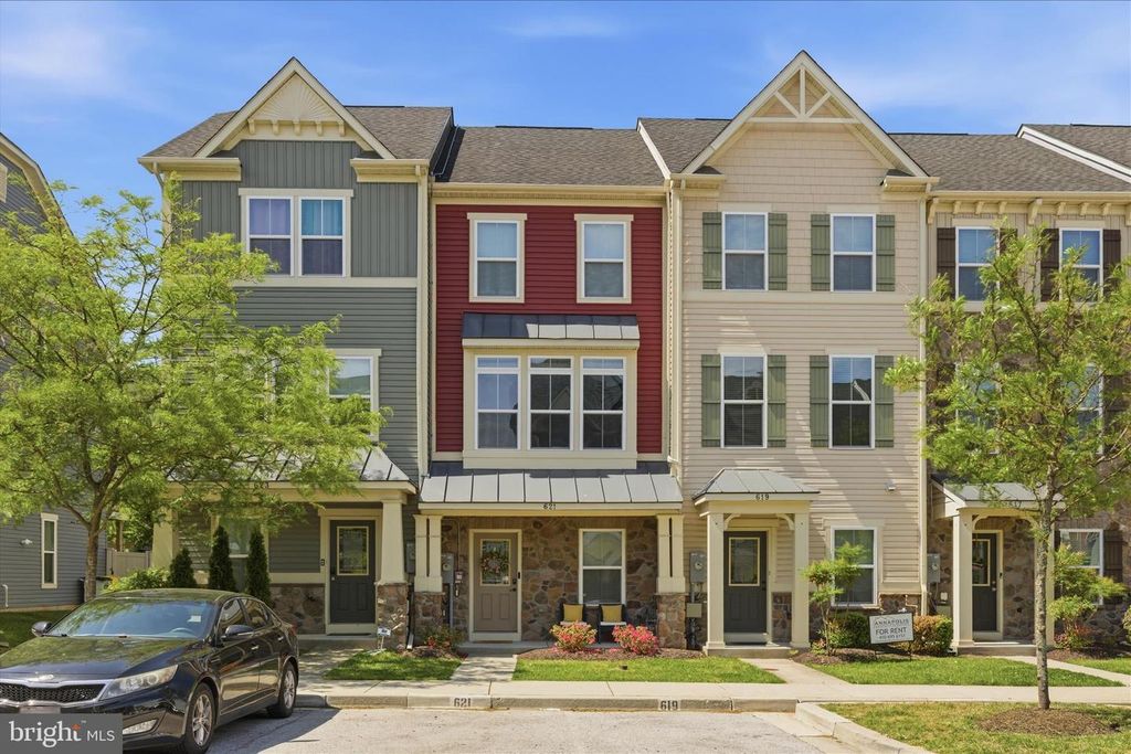 Image 1 of property listing at 621 RAVENWOOD DR, Glen Burnie, MD 21060
