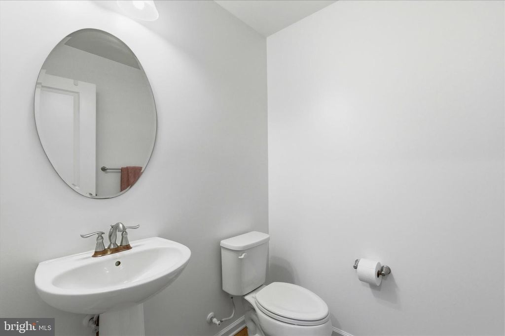 Image 11 of property listing at 621 RAVENWOOD DR, Glen Burnie, MD 21060